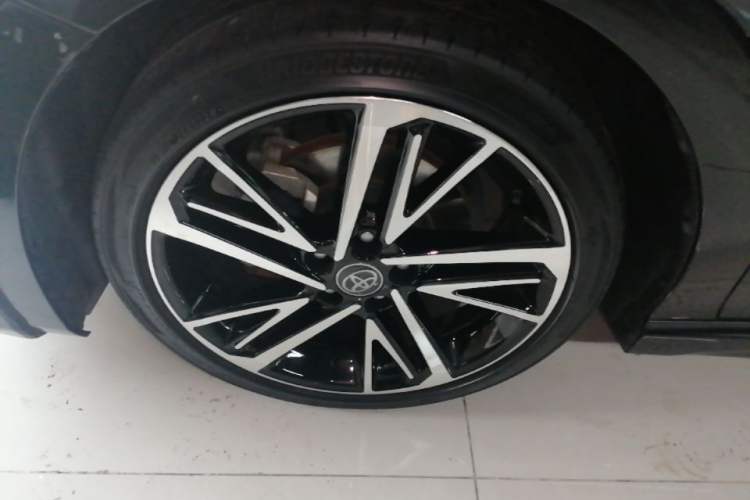 Used Toyota Camry 2024 Dual-Motor 2.0HS Sport Edition Left Front Wheel Hub