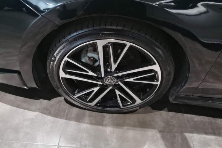 Used Toyota Camry 2024 Dual-Motor 2.0HS Sport Edition Left Front Wheel Hub
