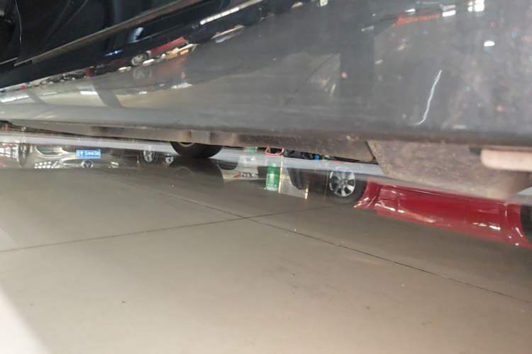 Used Toyota Camry 2024 Dual-Motor 2.0 HE Elite Edition Left Side Sill