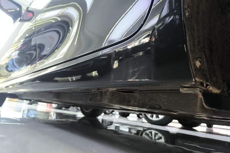 Used Toyota Camry 2024 Dual-Motor 2.0 HE Elite Edition Left Side Sill
