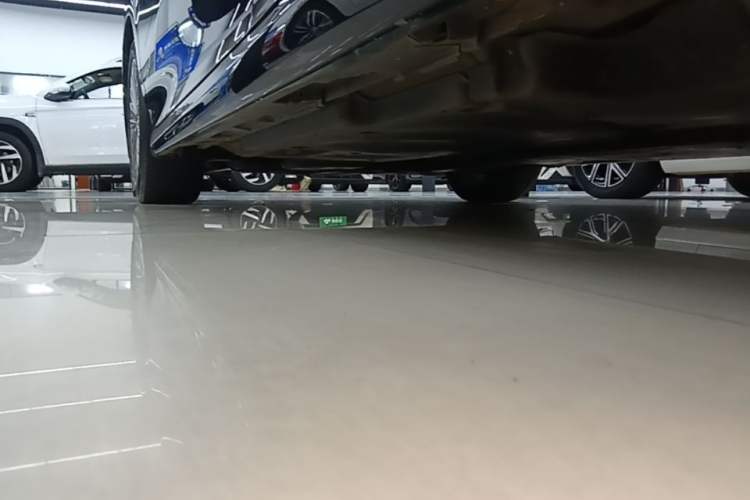 Used Toyota Camry 2024 Dual-Motor 2.0 HE Elite Edition Left Side Sill