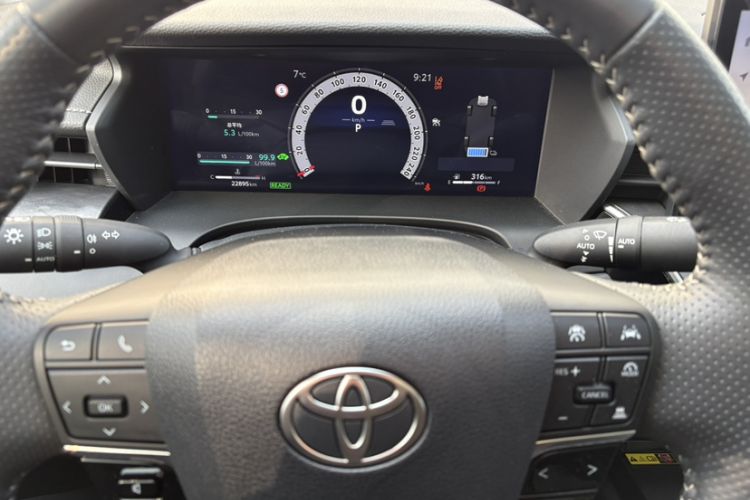 Used Toyota Camry 2024 Dual-Engine 2.5HG Prestige Edition Odometer Close Up