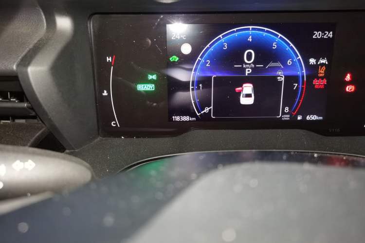 Used Toyota Camry 2024 Dual-Motor 2.0 HE Elite Edition Odometer Close Up