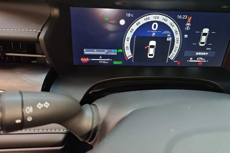 Used Toyota Camry 2024 Dual-Engine 2.5HG Prestige Edition Odometer Close Up