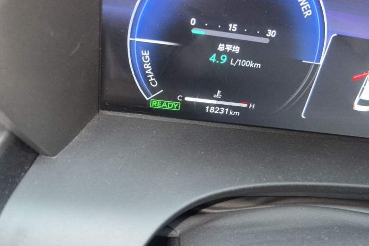 Used Toyota Camry 2024 Dual-Engine 2.5HG Prestige Edition Odometer Close Up