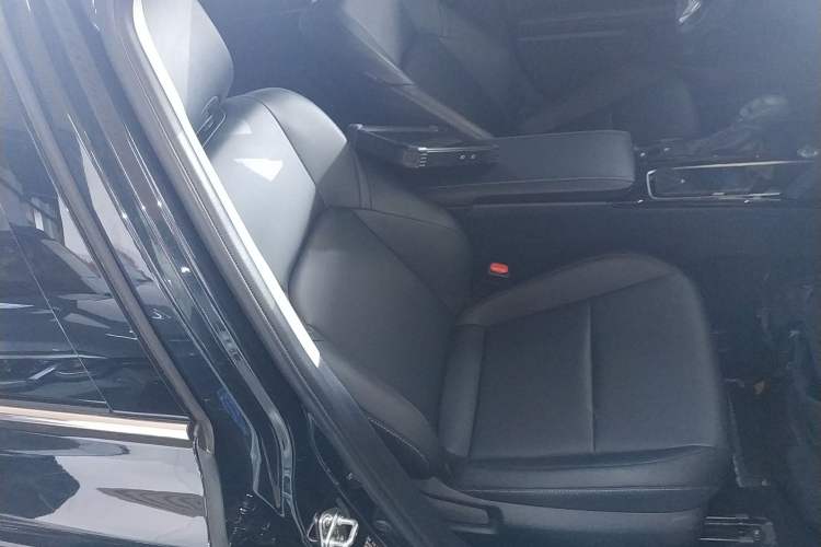Used Toyota Camry 2024 Dual-Motor 2.0 HE Elite Edition Right Front Seat
