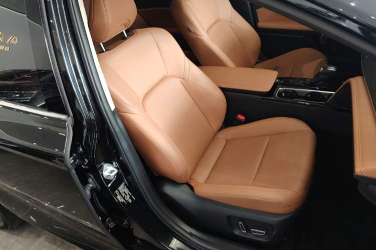 Used Toyota Camry 2024 Dual-Motor 2.0 HGVP Luxury Edition Right Front Seat