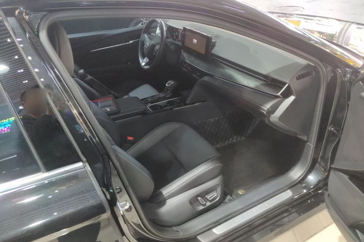 Used Toyota Camry 2024 Dual-Motor 2.0 HGVP Luxury Edition Right Front Seat