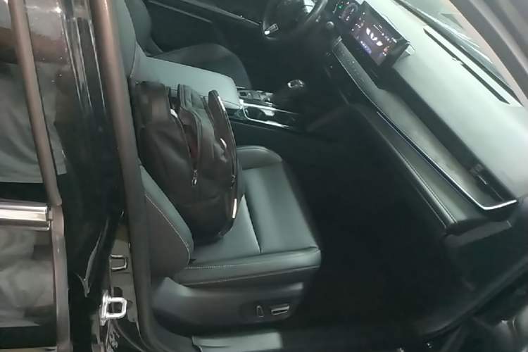 Used Toyota Camry 2024 Dual-Motor 2.0 HGVP Luxury Edition Right Front Seat