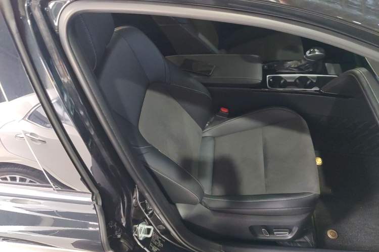 Used Toyota Camry 2024 Dual-Motor 2.0HS Sport Edition Right Front Seat