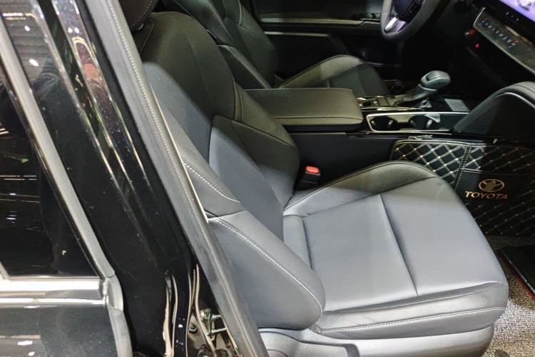 Used Toyota Camry 2024 Dual-Motor 2.0 HE Elite Edition Right Front Seat