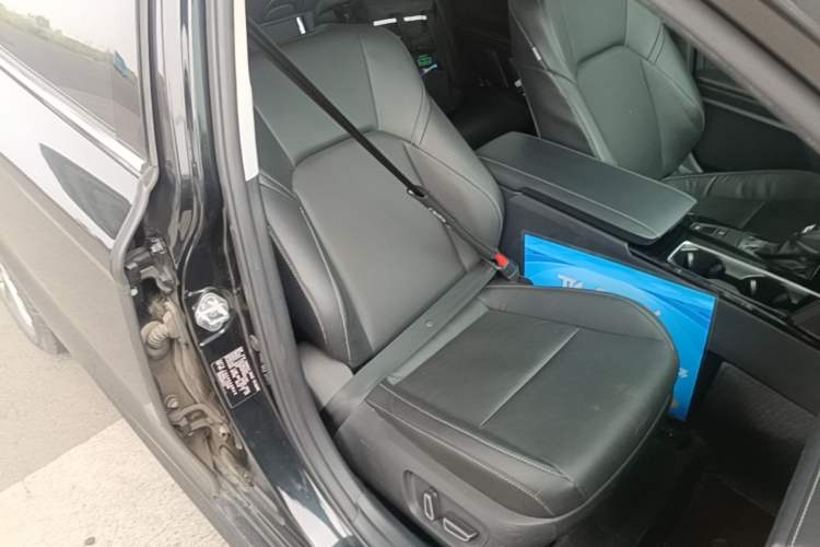 Used Toyota Camry 2024 Dual-Motor 2.0 HGVP Luxury Edition Right Front Seat