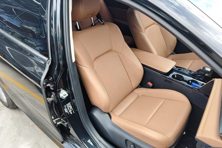 Used Toyota Camry 2024 Dual-Motor 2.0 HGVP Luxury Edition Right Front Seat