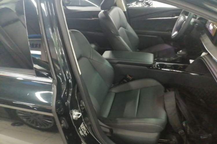 Used Toyota Camry 2024 Dual-Motor 2.0 HE Elite Edition Right Front Seat