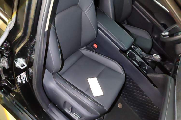 Used Toyota Camry 2024 Dual-Motor 2.0 HGVP Luxury Edition Right Front Seat
