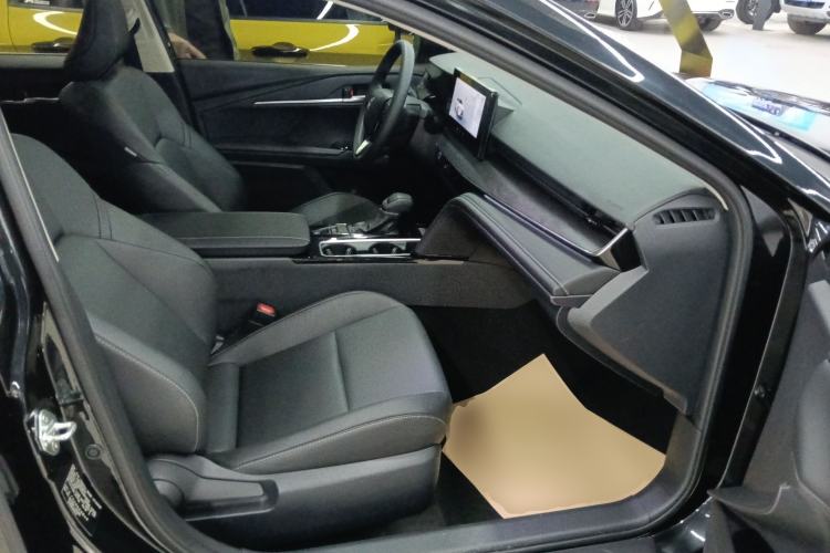 Used Toyota Camry 2024 Dual-Motor 2.0 HE Elite Edition Right Front Seat