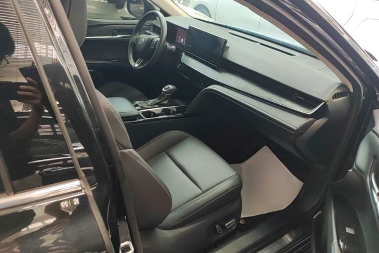 Used Toyota Camry 2024 Dual-Motor 2.0 HGVP Luxury Edition Right Front Seat
