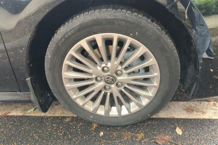 Used Toyota Camry 2024 Dual-Motor 2.0 HE Elite Edition Right Front Wheel Hub