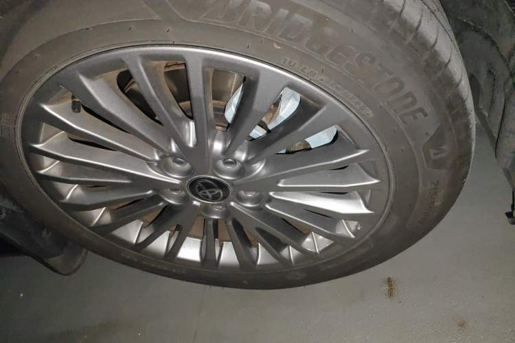 Used Toyota Camry 2024 Dual-Motor 2.0 HE Elite Edition Right Front Wheel Hub