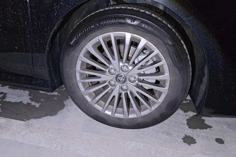 Used Toyota Camry 2024 2.0 GVP Luxury Edition Right Front Wheel Hub