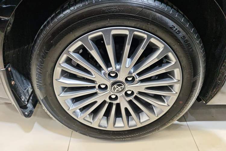 Used Toyota Camry 2024 Dual-Motor 2.0 HE Elite Edition Right Rear Wheel Hub