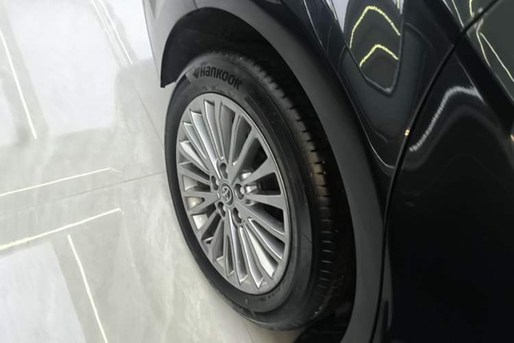 Used Toyota Camry 2024 Dual-Motor 2.0 HE Elite Edition Right Rear Wheel Hub