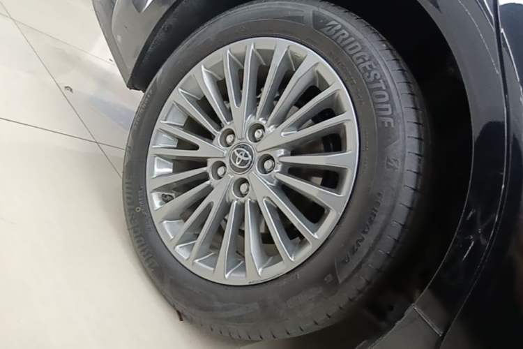 Used Toyota Camry 2024 Dual-Motor 2.0 HE Elite Edition Right Rear Wheel Hub