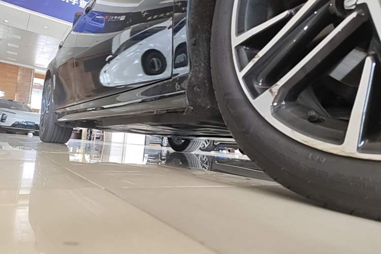 Used Toyota Camry 2024 Dual-Engine 2.5HG Prestige Edition Right Side Sill