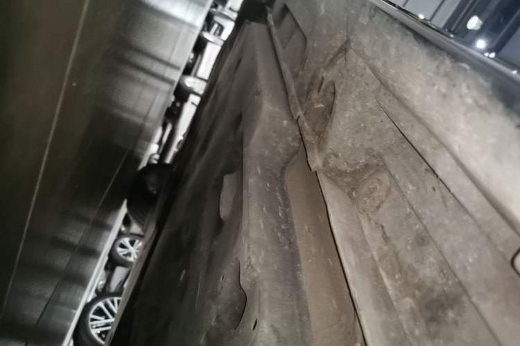 Used Toyota Camry 2024 Dual-Motor 2.0HS Sport Edition Right Side Sill