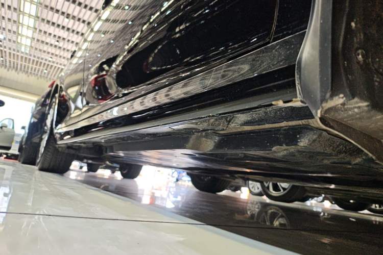 Used Toyota Camry 2024 Dual-Motor 2.0 HE Elite Edition Right Side Sill