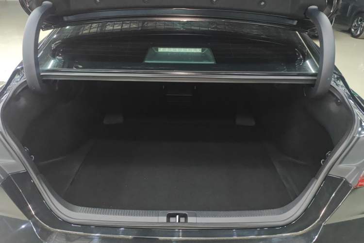 Used Toyota Camry 2024 Dual-Motor 2.0 HE Elite Edition Trunk