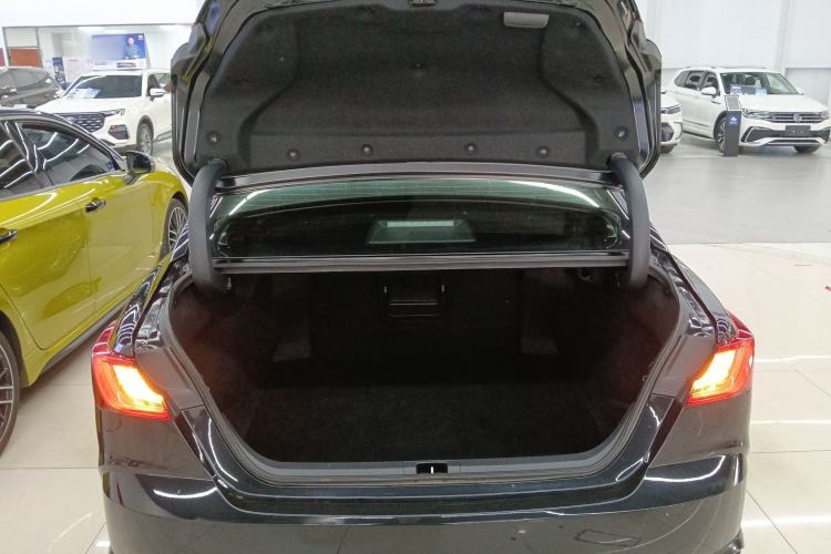 Used Toyota Camry 2024 Dual-Motor 2.0 HE Elite Edition Trunk