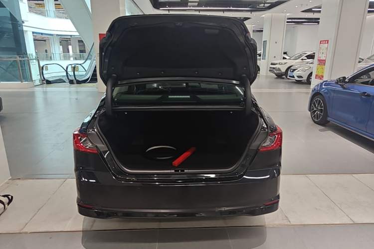 Used Toyota Camry 2024 2.0G Prestige Edition Trunk