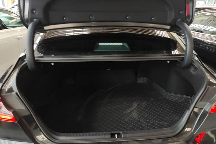 Used Toyota Camry 2024 Dual-Motor 2.0 HGVP Luxury Edition Trunk