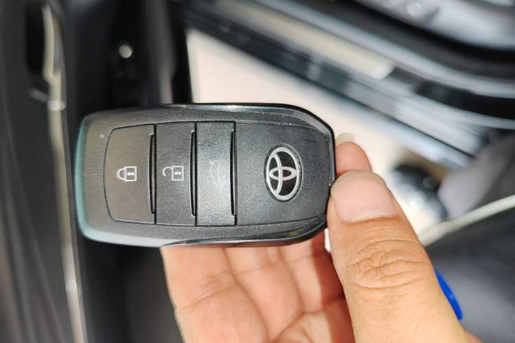 Used Toyota Camry 2024 Dual-Motor 2.0 HGVP Luxury Edition Vehicle Key