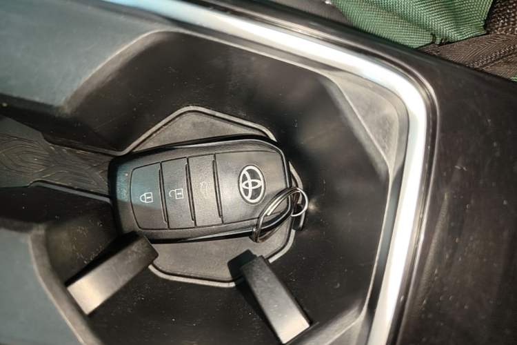 Used Toyota Camry 2024 Dual-Motor 2.0 HGVP Luxury Edition Vehicle Key