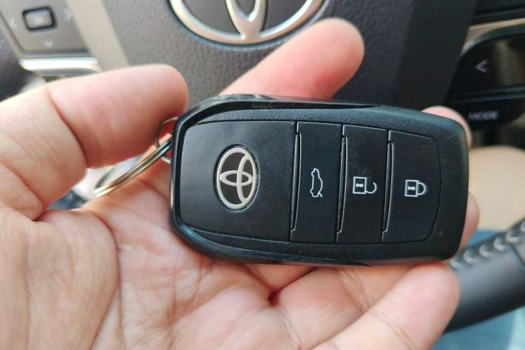 Used Toyota Camry 2024 Dual-Motor 2.0 HGVP Luxury Edition Vehicle Key