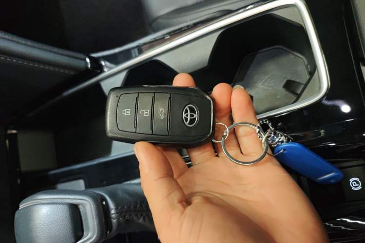 Used Toyota Camry 2024 Dual-Motor 2.0 HE Elite Edition Vehicle Key