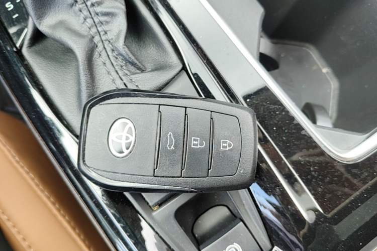 Used Toyota Camry 2024 Dual-Motor 2.0 HGVP Luxury Edition Vehicle Key