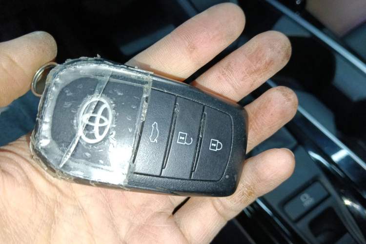 Used Toyota Camry 2024 Dual-Motor 2.0 HE Elite Edition Vehicle Key
