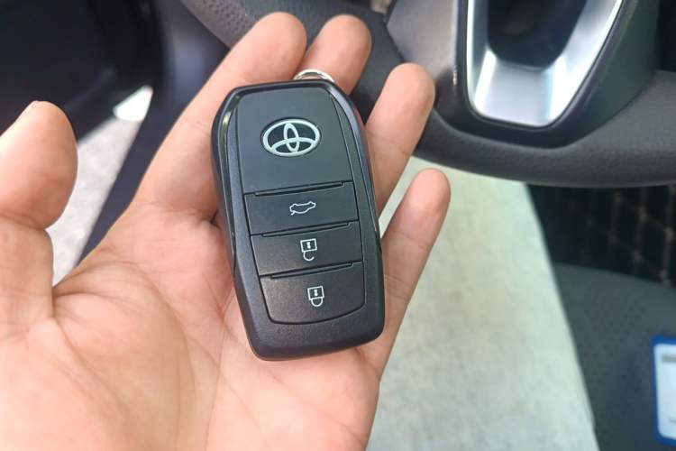 Used Toyota Camry 2024 Dual-Motor 2.0 HE Elite Edition Vehicle Key