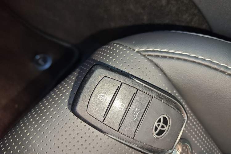 Used Toyota Camry 2024 Dual-Engine 2.5HG Prestige Edition Vehicle Key