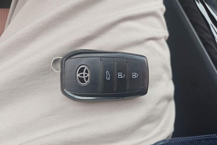 Used Toyota Camry 2024 Dual-Motor 2.0 HG Premium Edition Vehicle Key