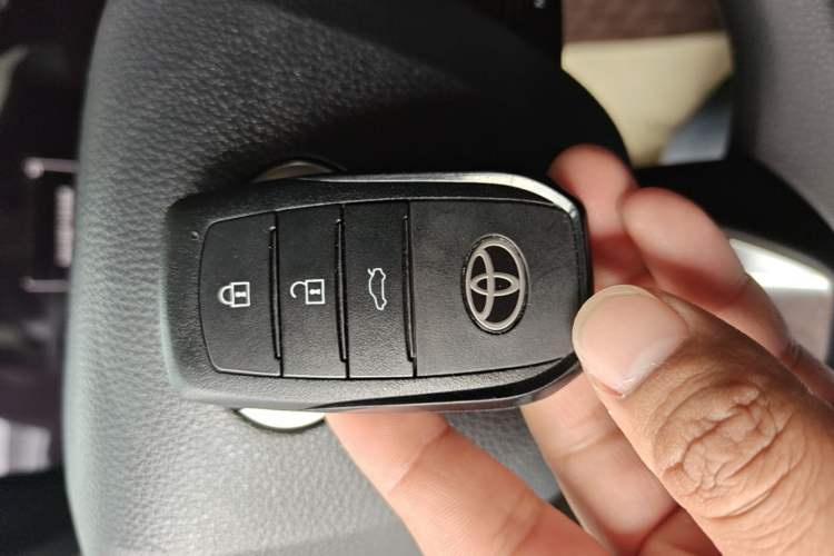 Used Toyota Camry 2024 2.0E Elite Edition Vehicle Key