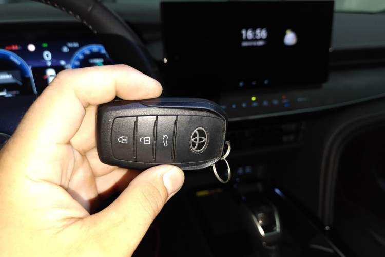 Used Toyota Camry 2024 Dual-Motor 2.5 HXS Sport Plus Edition Vehicle Key