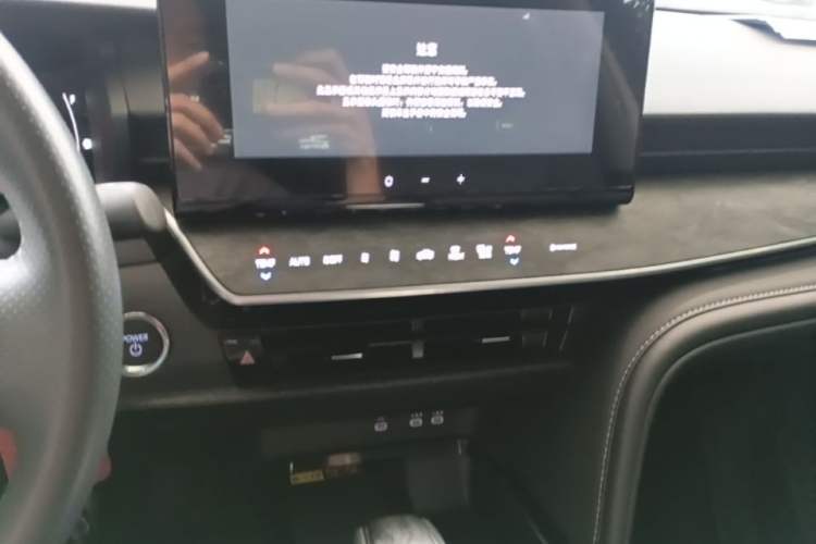 Used Toyota Camry 2024 Dual-Motor 2.0 HGVP Luxury Edition Audio And AC Panel