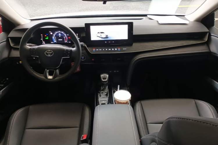 Used Toyota Camry 2024 Dual-Motor 2.0 HGVP Luxury Edition Center Console