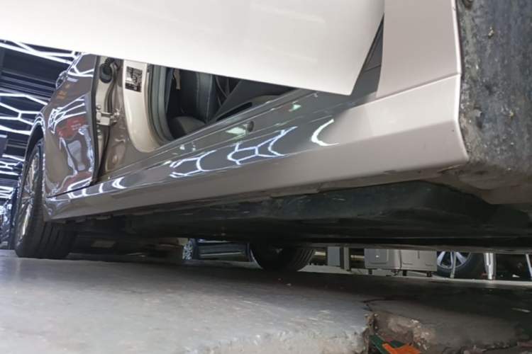 Used Toyota Camry 2024 Dual-Motor 2.0 HGVP Luxury Edition Right Side Sill