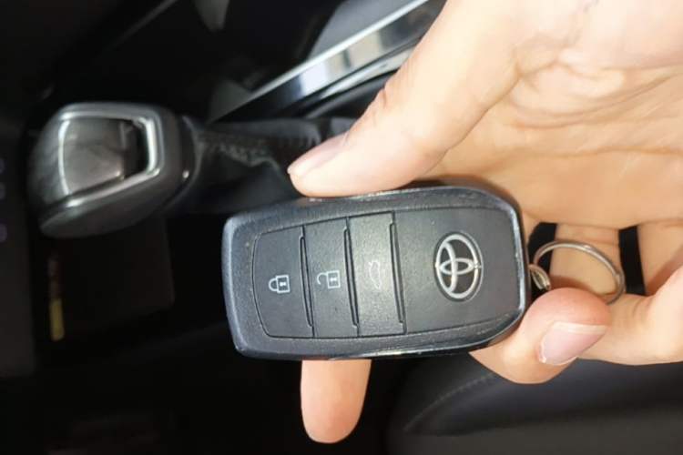 Used Toyota Camry 2024 Dual-Motor 2.0 HGVP Luxury Edition Vehicle Key