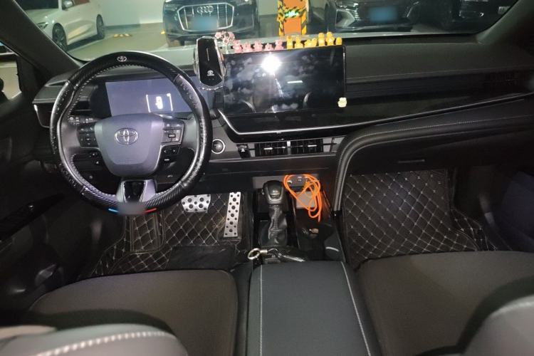 Used Toyota Camry 2024 Dual-Motor 2.0HS Sport Edition Center Console
